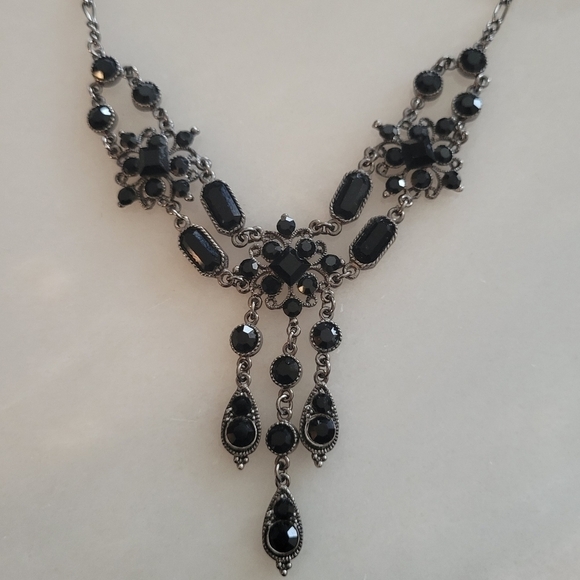 Jet Necklace - Picture 1 of 2